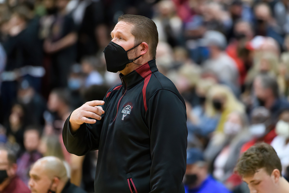 Tualatin Lake Oswego boys basketball Ken Waz 35